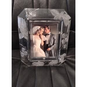 Elegant Crystal Picture Frame for 5x7 Photo – Etched Glass Display, 3D, Vintage